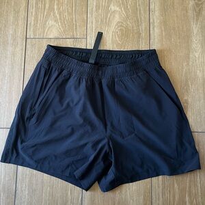 Lululemon pace breaker short M